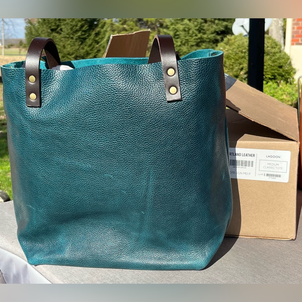 BNNU Portland Leather Goods Premium Limited Edition Lagoon Medium Classic Tote - Picture 2 of 7